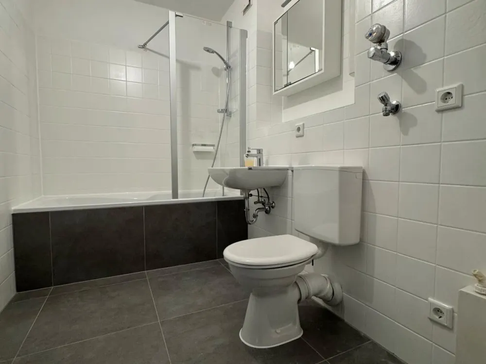 *Renovierte 2-Zimmer Wohnung in Frankenforst mit Schlossblick*