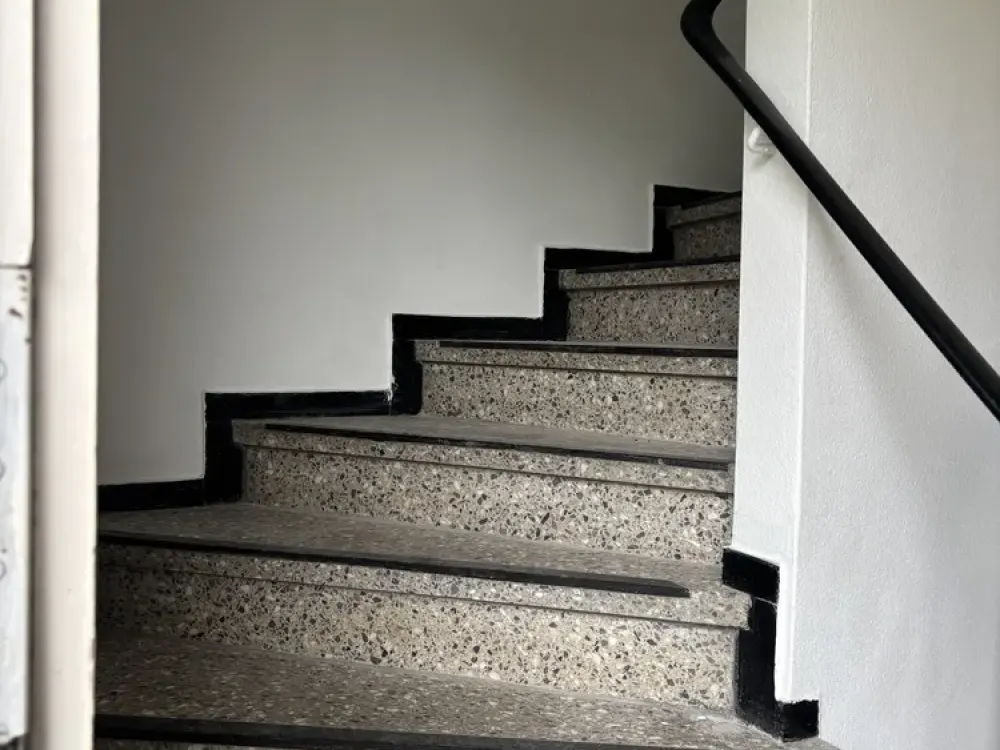 3-Zimmer-Wohnung mit Balkon, separatem Eingang und eigenem Kellerbereich in Hannover-Kirchrode