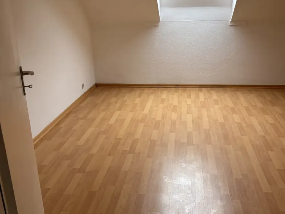 3-Zimmer-Wohnung mit Balkon, separatem Eingang und eigenem Kellerbereich in Hannover-Kirchrode