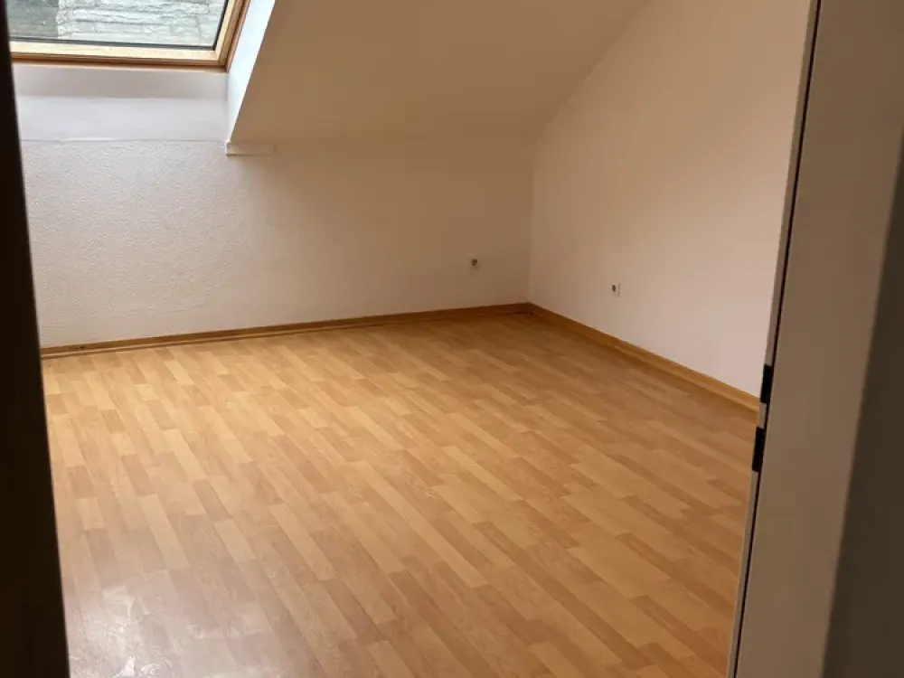 3-Zimmer-Wohnung mit Balkon, separatem Eingang und eigenem Kellerbereich in Hannover-Kirchrode