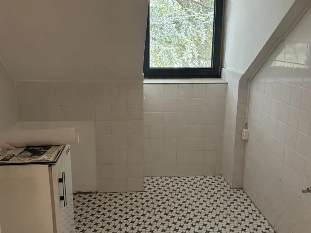 3-Zimmer-Wohnung mit Balkon, separatem Eingang und eigenem Kellerbereich in Hannover-Kirchrode
