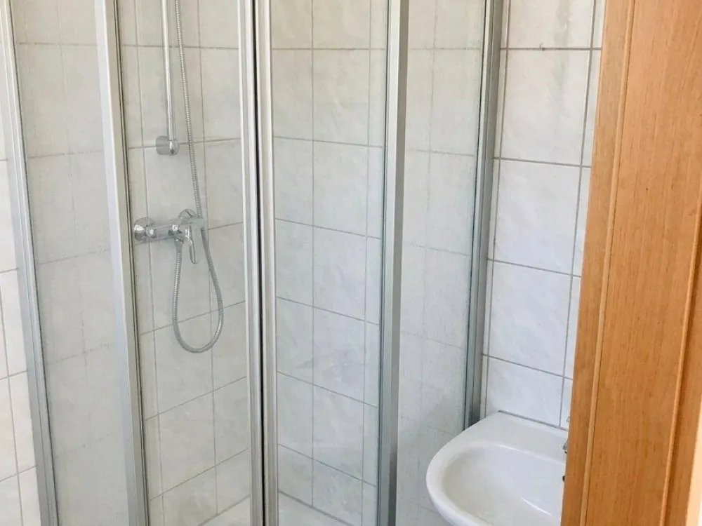 Spacious 100 m² Old Building Apartment with 2 Bathrooms, Central in Freital