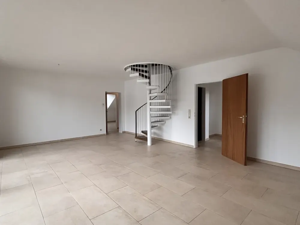 Centrally Located 4-Room Maisonette Apartment