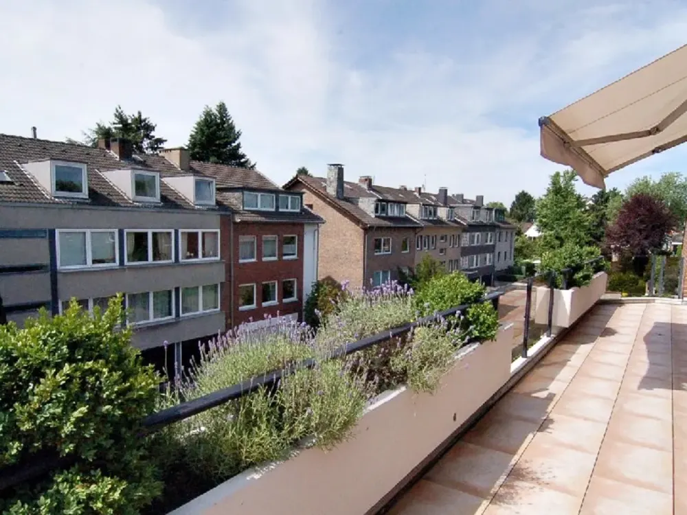 Centrally Located 4-Room Maisonette Apartment