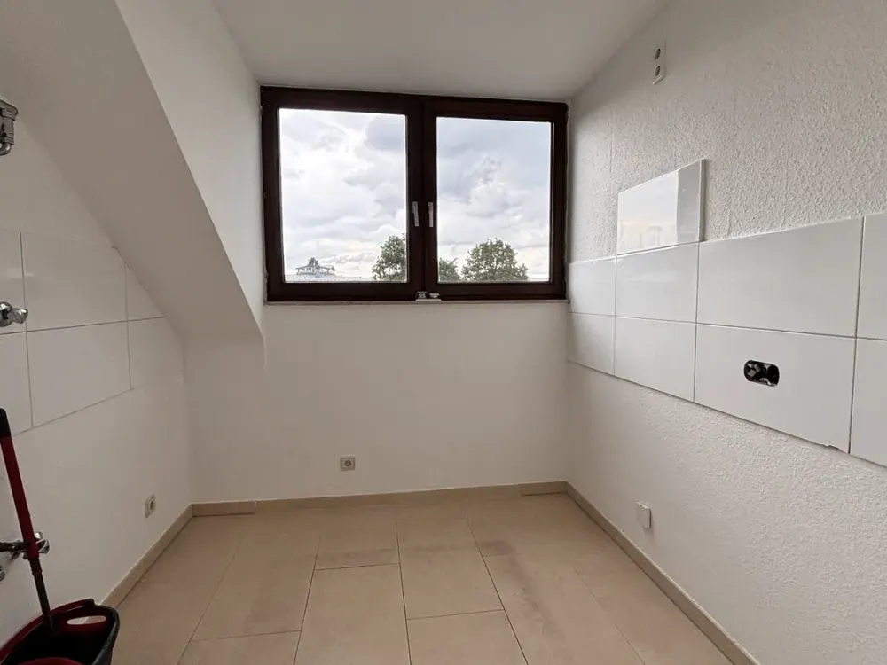Centrally Located 4-Room Maisonette Apartment