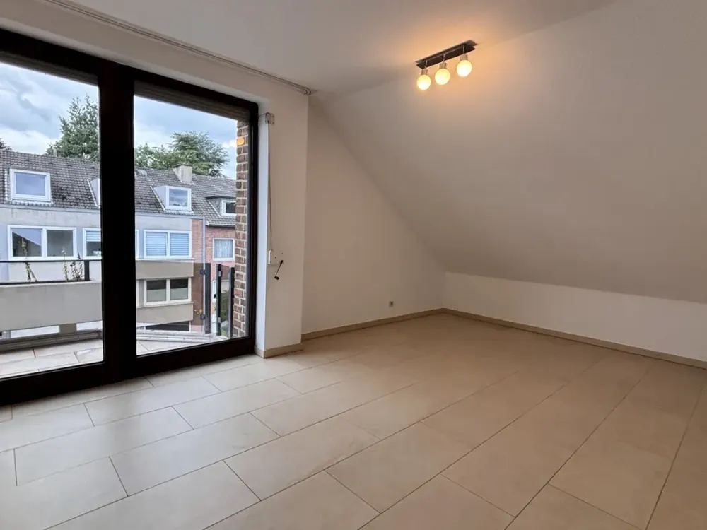 Centrally Located 4-Room Maisonette Apartment