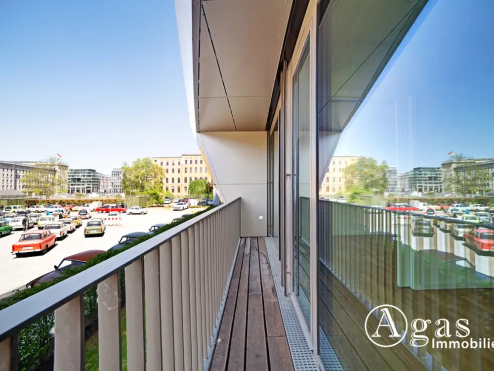 Sonnenbalkon! Offen geschnittene 3 Zimmer Wohnung mit ca. 61m², EBK und Weitblick in Berlin-Mitte!