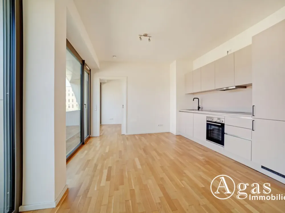 Sonnenbalkon! Offen geschnittene 3 Zimmer Wohnung mit ca. 61m², EBK und Weitblick in Berlin-Mitte!