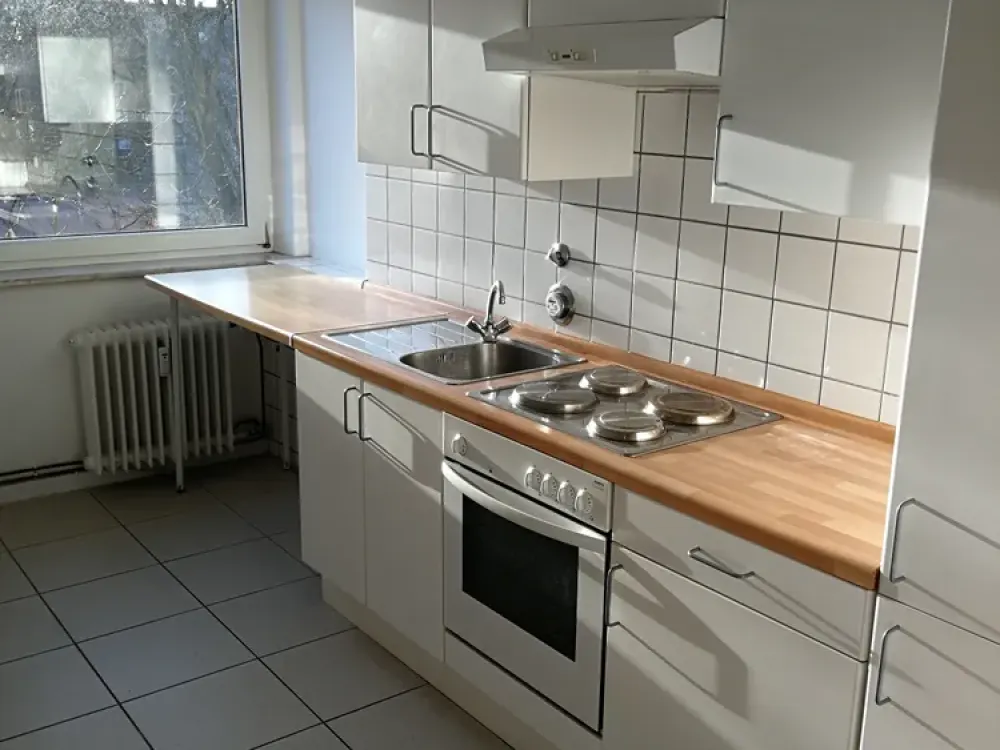 hübsche 2-Zi-Whg. mit Balkon - Besichtigung auf Anfrage -