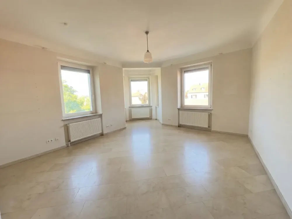 Living by the Park: Spacious 4-Room Apartment in Nuremberg / Suitable for Shared Flat / Near U1
