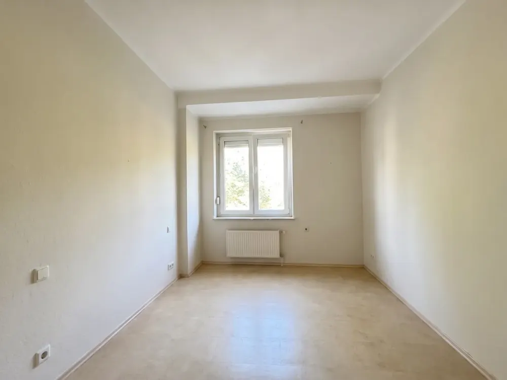 Living by the Park: Spacious 4-Room Apartment in Nuremberg / Suitable for Shared Flat / Near U1