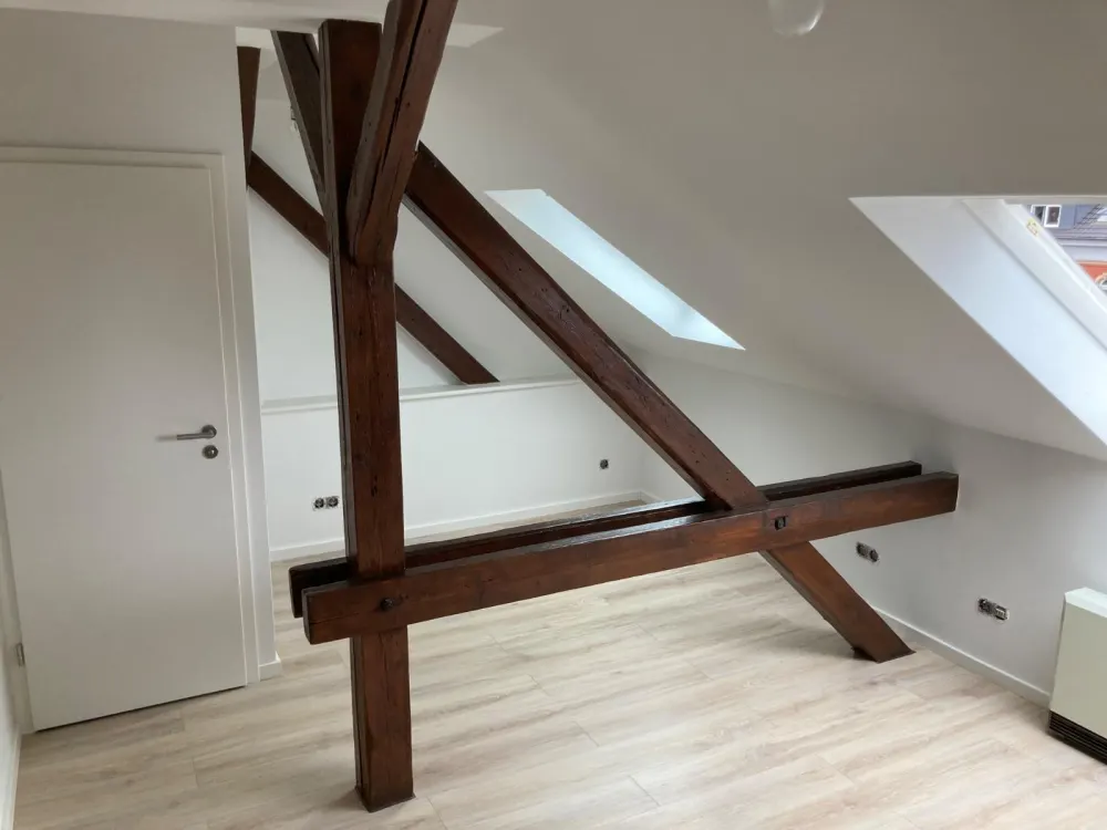 kleine Dachgeschosswohnung mit Küche