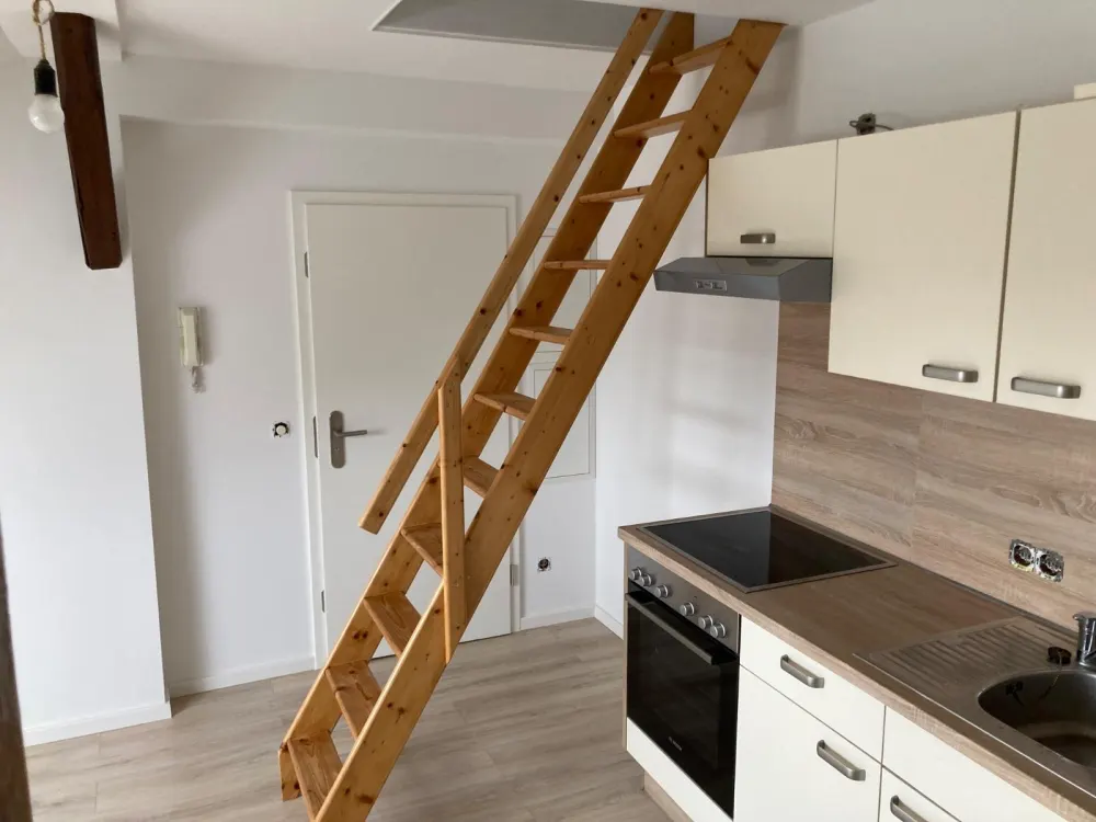 kleine Dachgeschosswohnung mit Küche