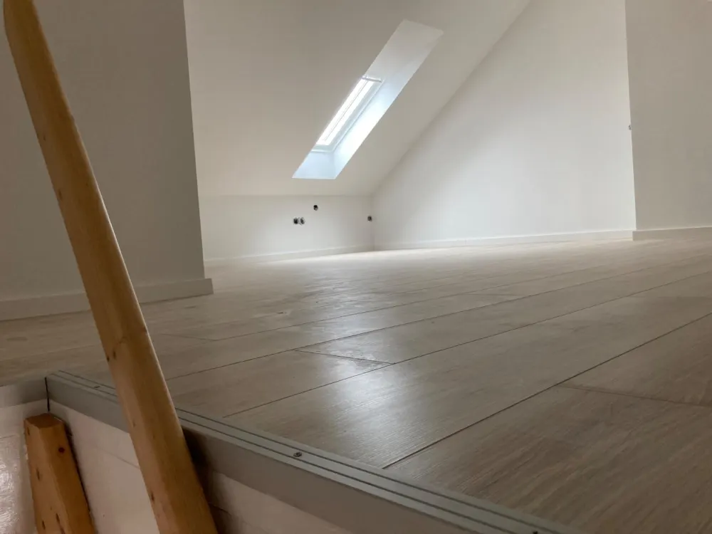 kleine Dachgeschosswohnung mit Küche