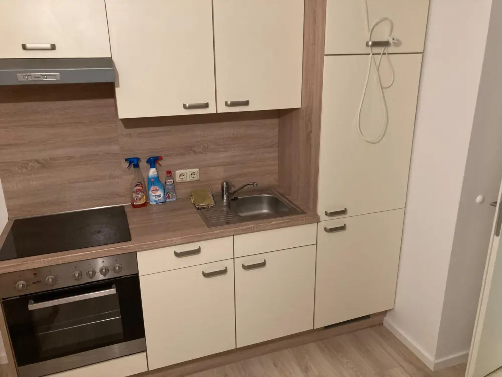 kleine Dachgeschosswohnung mit Küche
