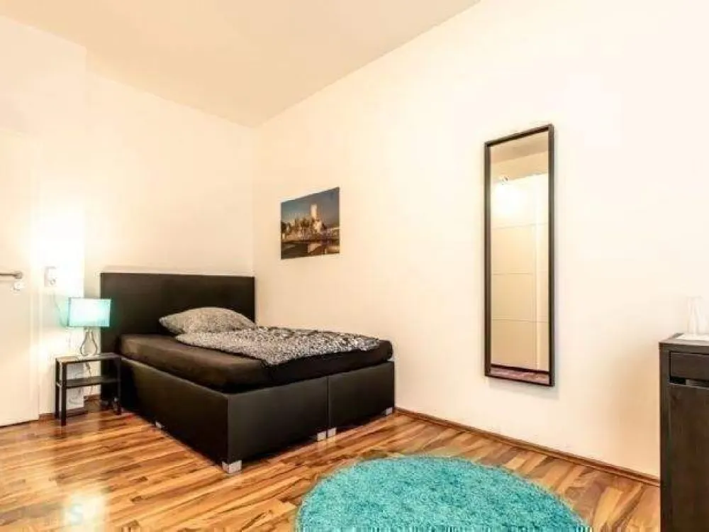 Ab 15.10.2026 - modern möbliertes Zimmer in 3er WG - direkt am Hauptbahnhof