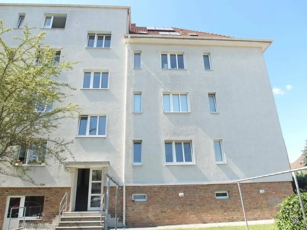 Ab sofort zu haben: Kleine 2-Zimmer-Singlewohnung mit separater Küche und Dusche im 1.OG