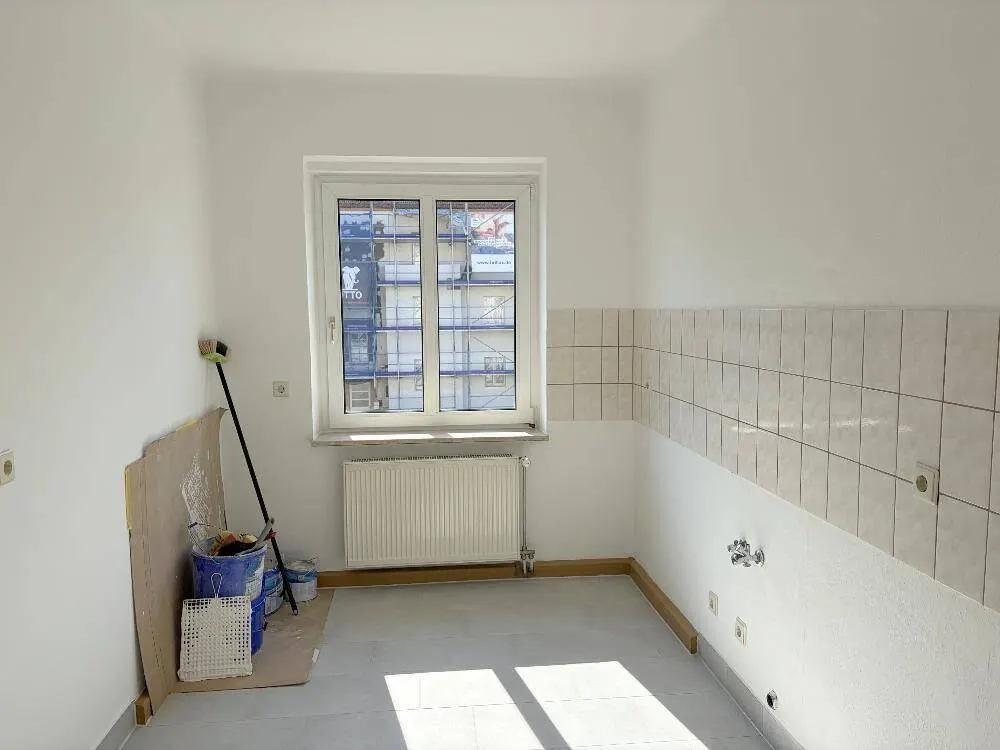 Ab sofort zu haben: Kleine 2-Zimmer-Singlewohnung mit separater Küche und Dusche im 1.OG