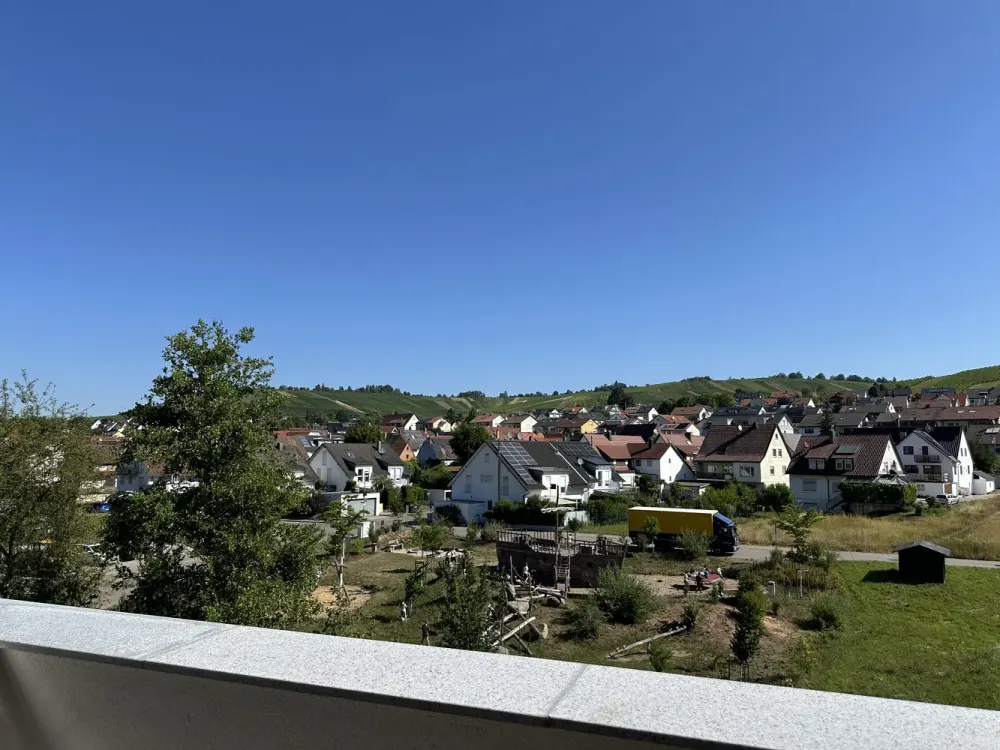 Weinbergblick mit Bachrauschen