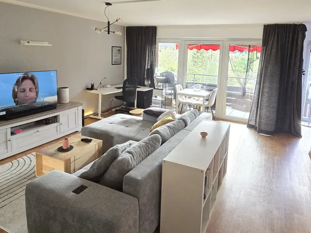 Zwischenmiete Meerbusch: möbliertes 1,5-Zimmer-Apartment mit Balkon und Blick ins Grüne, nahe U-Bahn