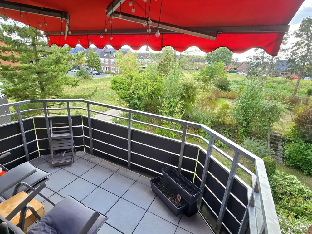 Zwischenmiete Meerbusch: möbliertes 1,5-Zimmer-Apartment mit Balkon und Blick ins Grüne, nahe U-Bahn