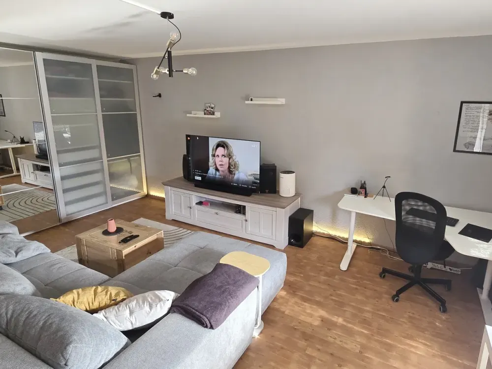 Zwischenmiete Meerbusch: möbliertes 1,5-Zimmer-Apartment mit Balkon und Blick ins Grüne, nahe U-Bahn