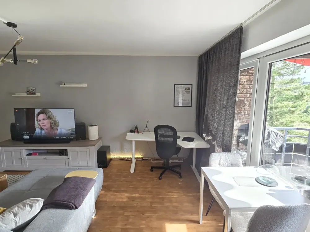 Zwischenmiete Meerbusch: möbliertes 1,5-Zimmer-Apartment mit Balkon und Blick ins Grüne, nahe U-Bahn