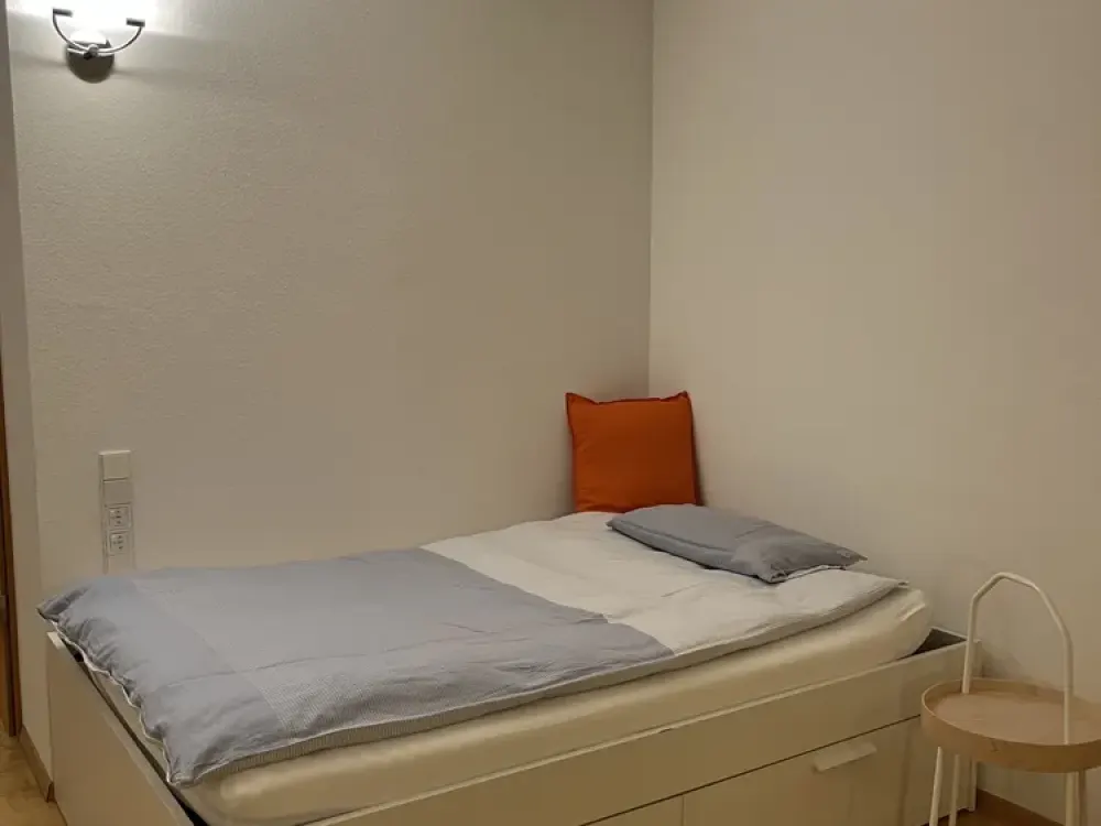 Helle 1,5-Zimmer Wohnung möbliert mit Balkon in Stuttgart