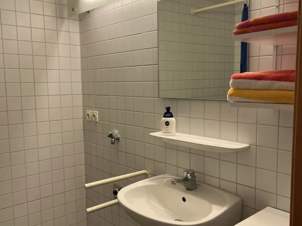 Helle 1,5-Zimmer Wohnung möbliert mit Balkon in Stuttgart
