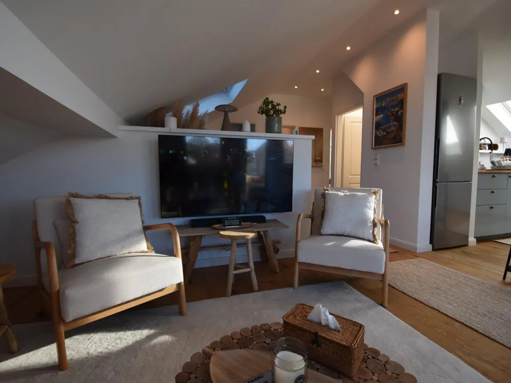 Top Möblierte 3 Zimmer Dachgeschoß Wohnung mit Balkon