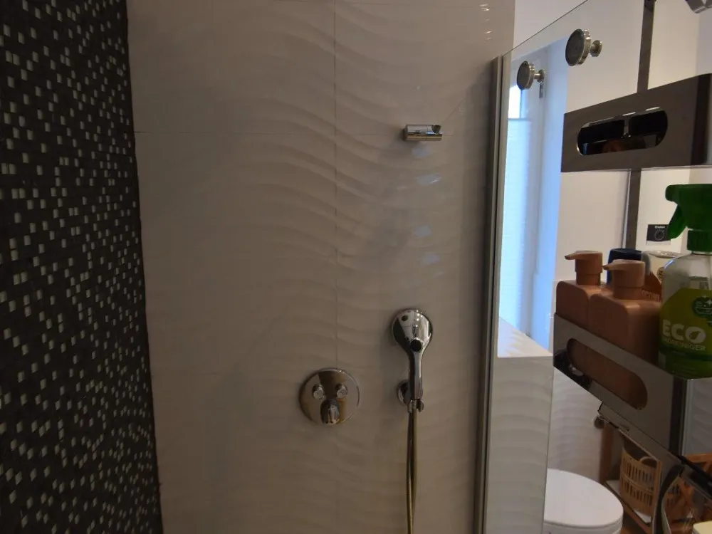 Top Möblierte 3 Zimmer Dachgeschoß Wohnung mit Balkon