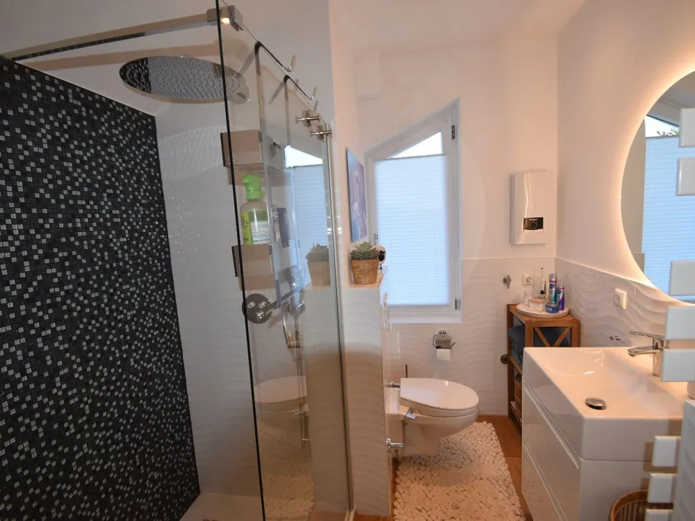 Top Möblierte 3 Zimmer Dachgeschoß Wohnung mit Balkon