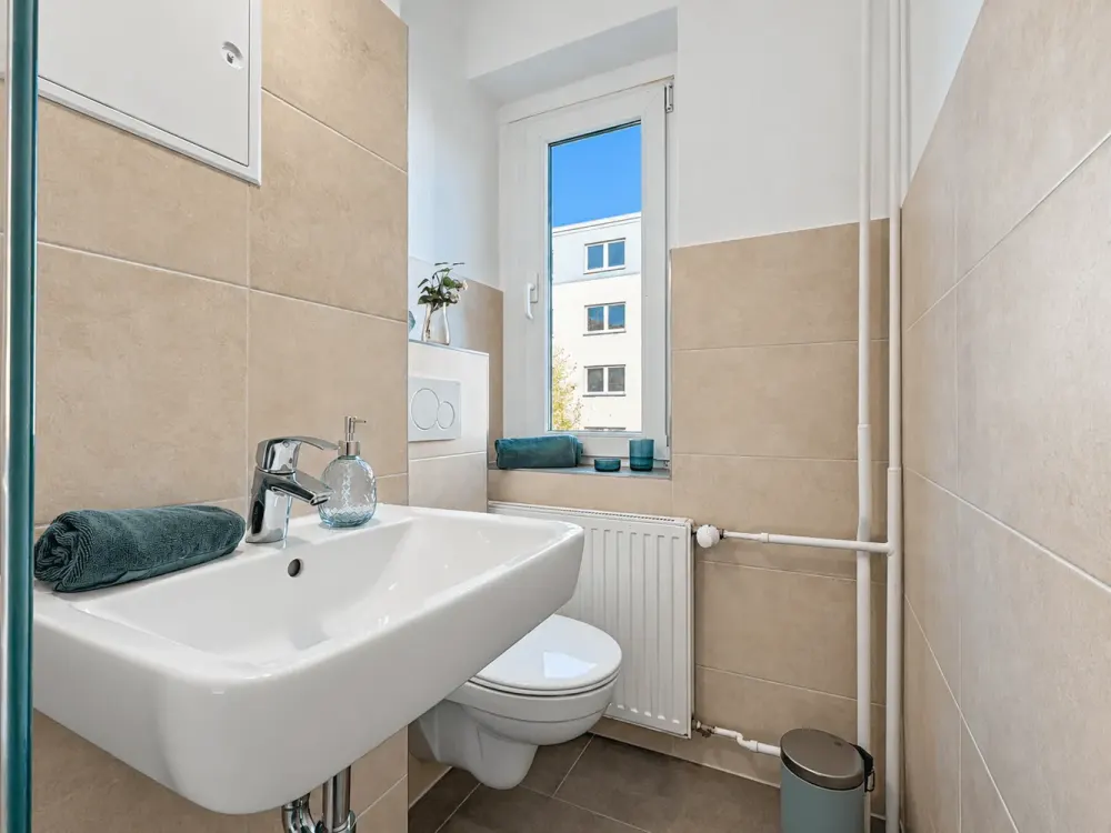 Erstbezug nach Sanierung: 2-Zimmer-Wohnung mit Einbauküche & PKW-Stellplatz