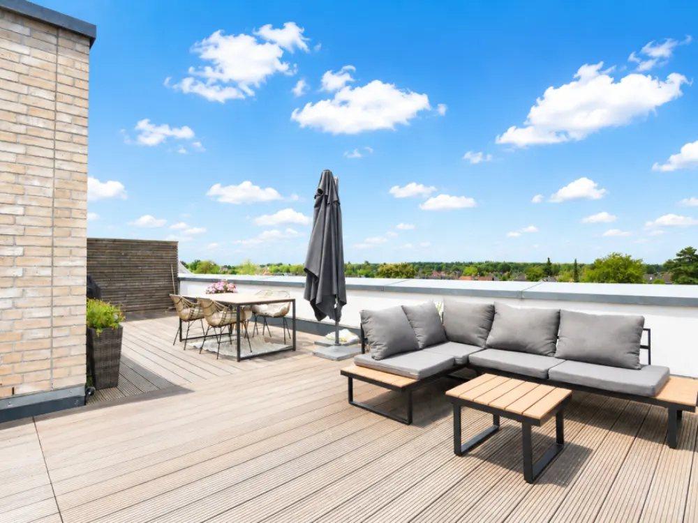 Modern, energy-efficient living: "Bright 3-room maisonette apartment with wonderful roof terrace"