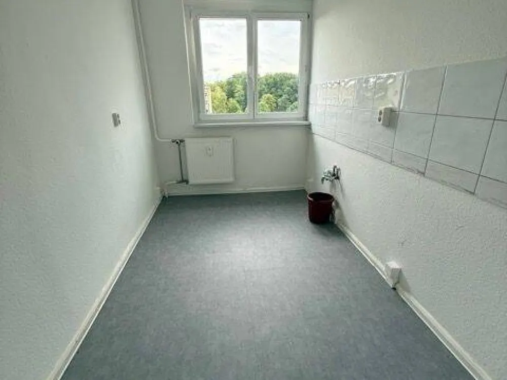 For families or shared flats! Sunny 4-room apartment with balcony!