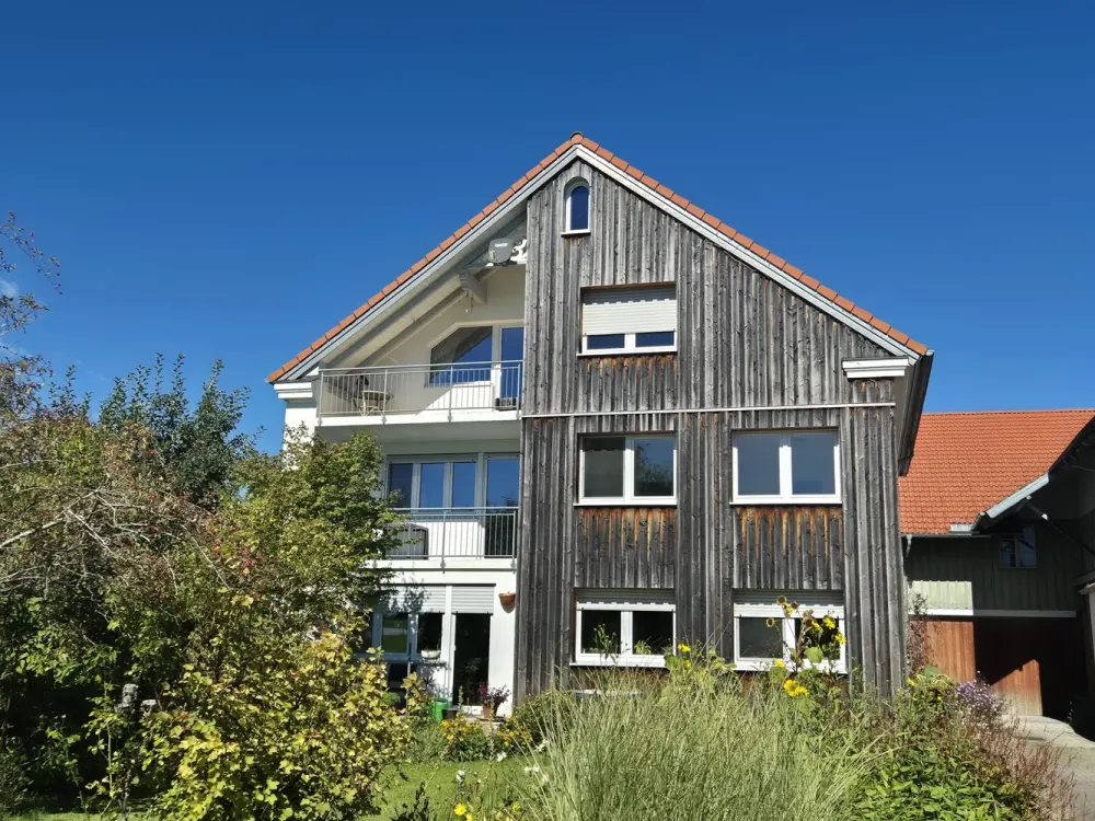 Mit Aussicht ins Grüne: 4-Zimmer-Wohnung im 1. OG in Ollarzried/Ottobeuren!