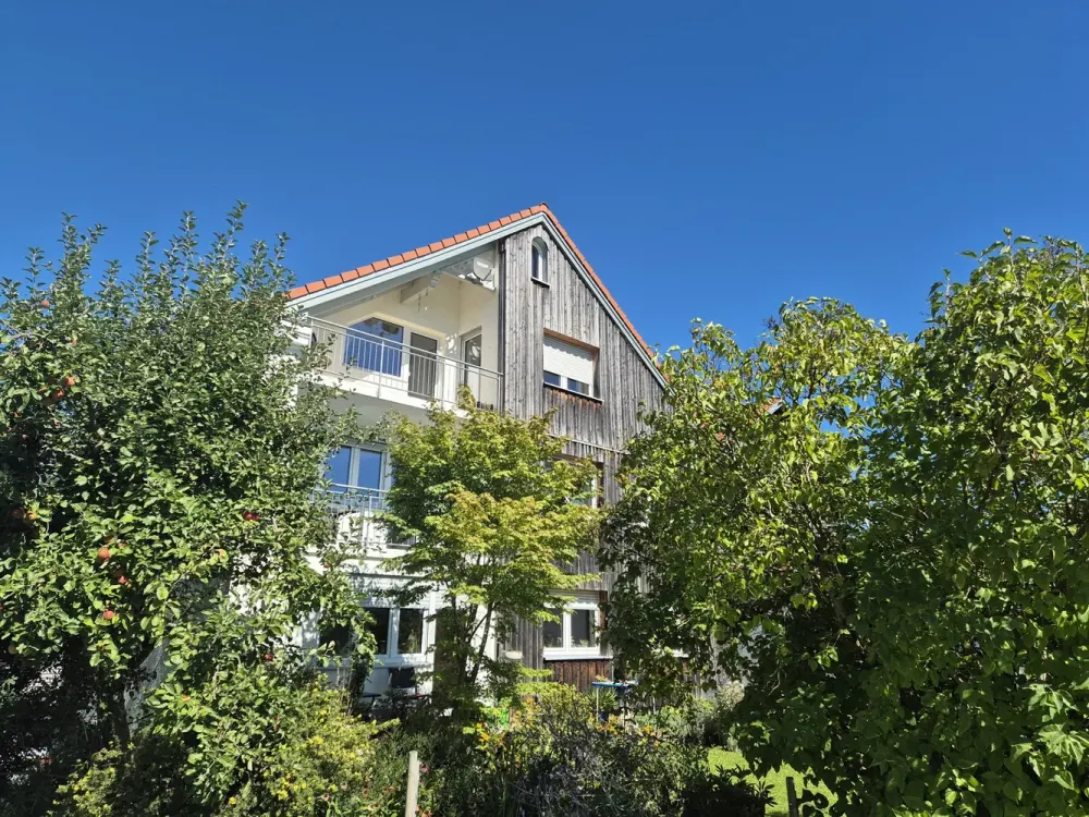 Mit Aussicht ins Grüne: 4-Zimmer-Wohnung im 1. OG in Ollarzried/Ottobeuren!
