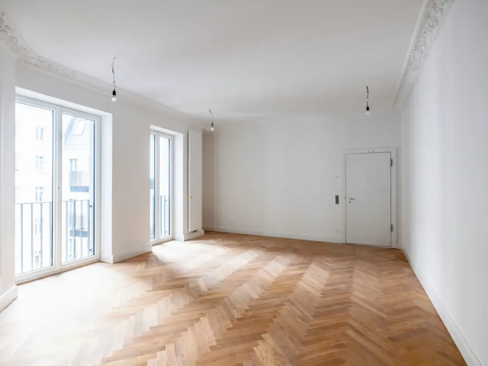 Zuhause in zwei Berliner Welten: Gründerzeit-Apartment mit Charme und Süd-Balkon