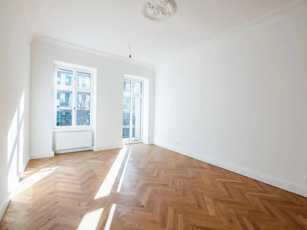 Zuhause in zwei Berliner Welten: Gründerzeit-Apartment mit Charme und Süd-Balkon
