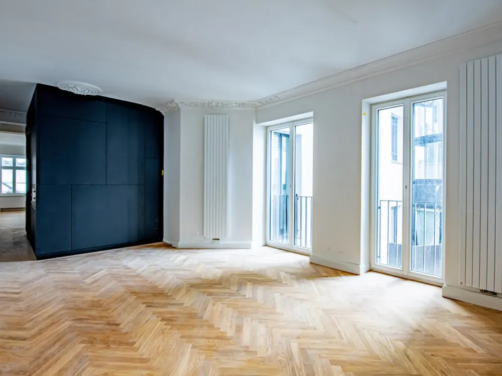 Zuhause in zwei Berliner Welten: Gründerzeit-Apartment mit Charme und Süd-Balkon