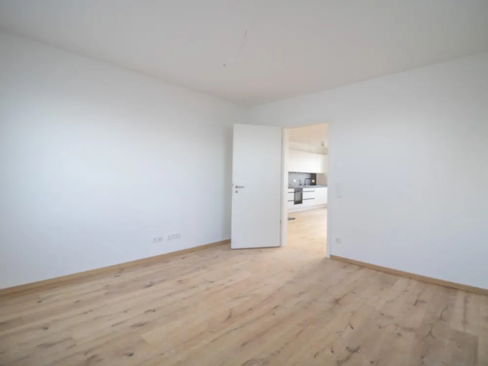 NEUBAU - Moderne 3-Zimmer-Wohnung mit Stellplatz und Loggia