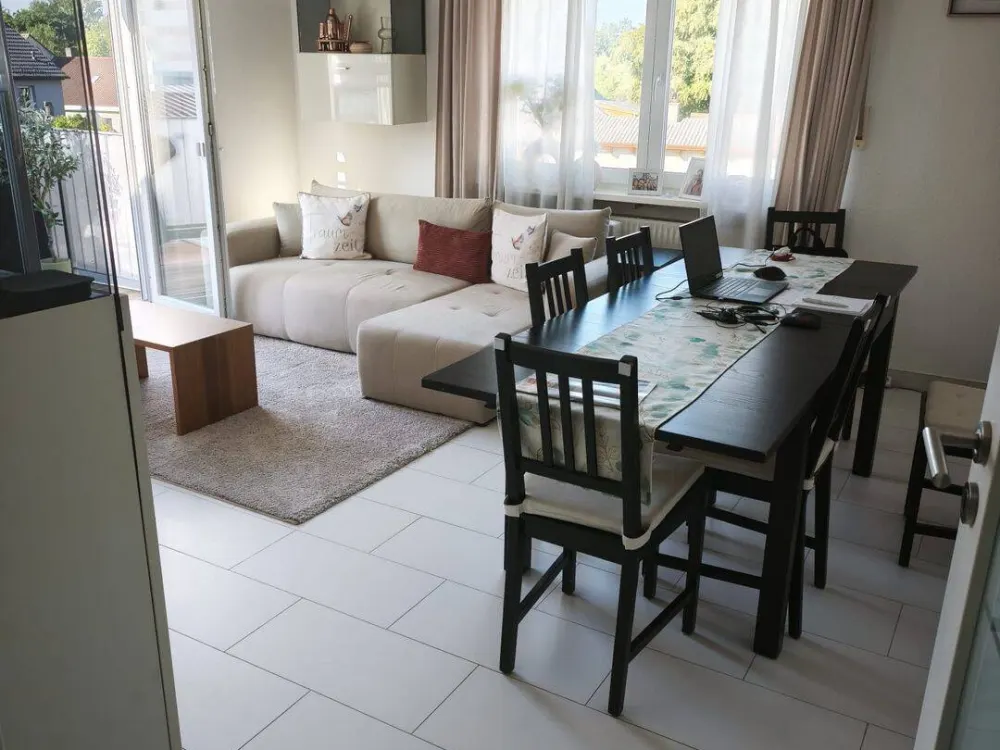 Großzügige 4-Zimmer-Wohnung mit Terrasse, Einbauküche und Stellplatz in Nürnberg-Katzwang