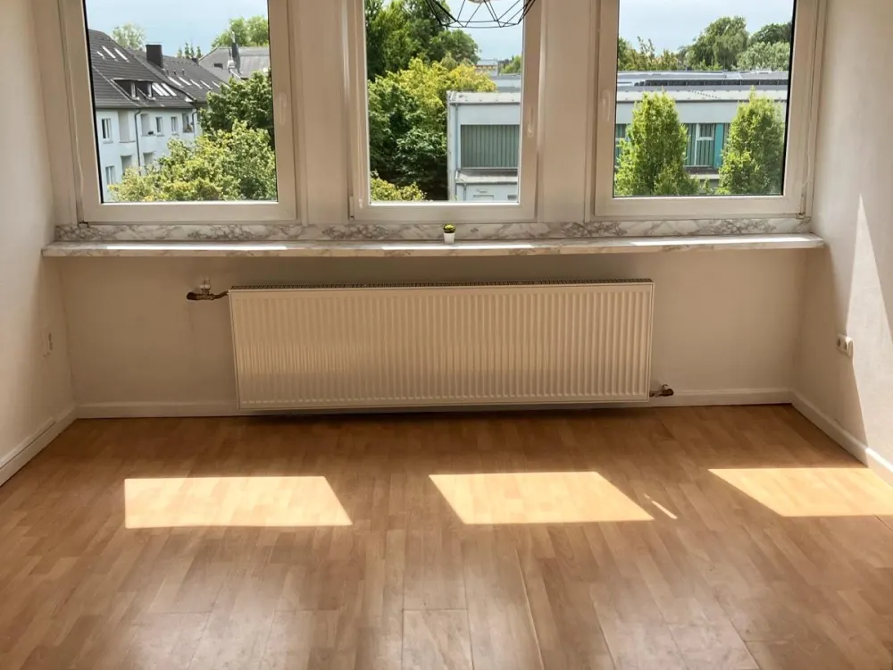 Ab 01.09 frei! 1,5 DG Wohnung im Kaiserviertel zu vermieten!