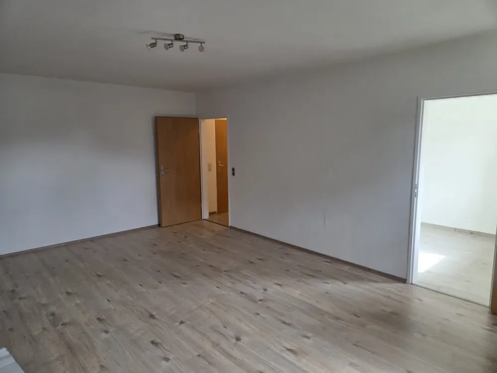 *** renovierte 1 Zimmer Wohnung im ERDGESCHOSS ***