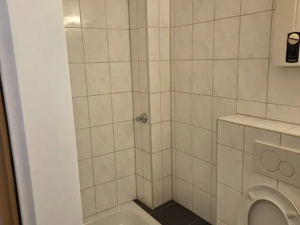 *** renovierte 1 Zimmer Wohnung im ERDGESCHOSS ***