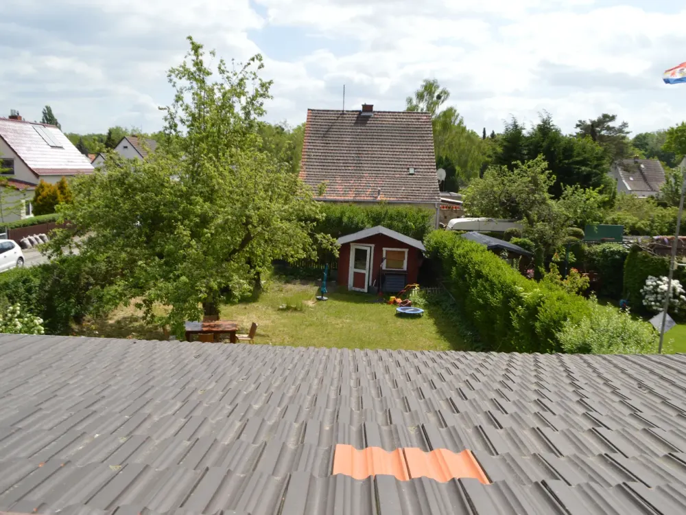 Möbliertes 1 Zimmer-Apartment im Dachgeschoß, mit großem Garten,