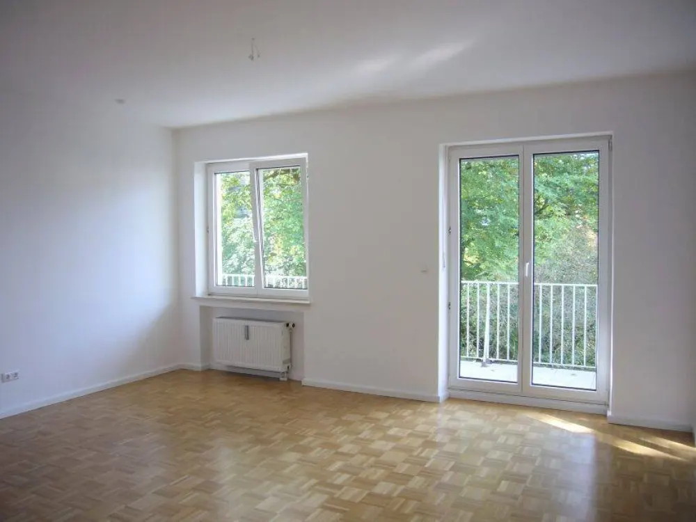Bright 2-Room Apartment with Balcony in Munich-Maxvorstadt