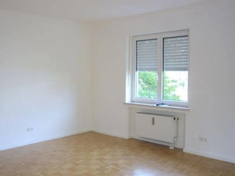 Bright 2-Room Apartment with Balcony in Munich-Maxvorstadt