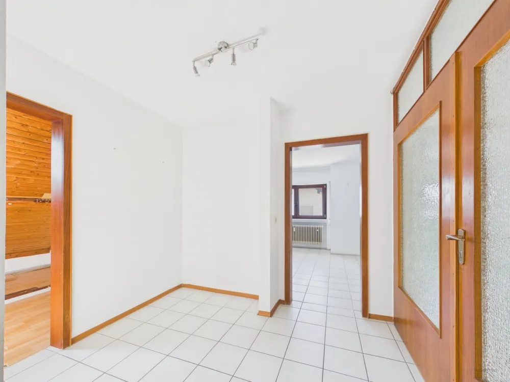 Gemütliche 3-Zimmer-Dachgeschosswohnung mit Einbauküche und Gartennutzung