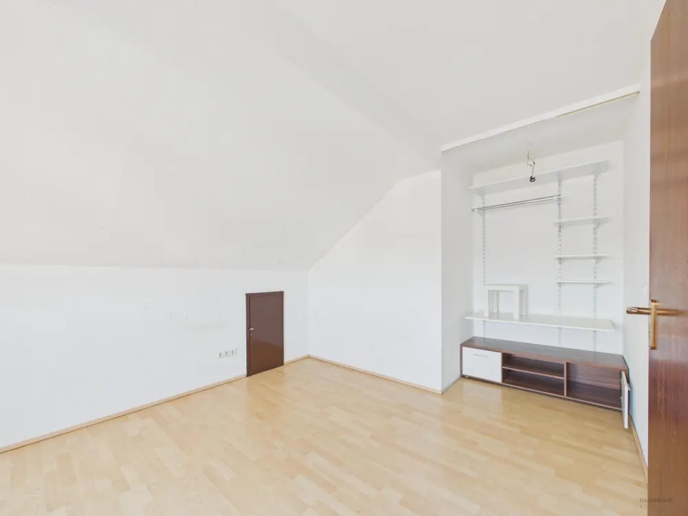 Gemütliche 3-Zimmer-Dachgeschosswohnung mit Einbauküche und Gartennutzung
